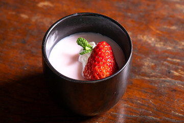 いちごプリン　strawberry pudding
