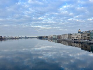 Fototapeta premium Amazing bright cloudy sky and buildings reflection at the city river 