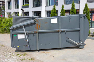 Mobile Press Container Compactor for Reducing Volume of Municipal and Industrial Waste