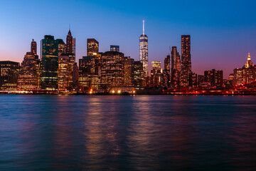  Brooklyn Bridge with lower Manhattan skyline in New York City at night, USA. Long exposure at night - obrazy, fototapety, plakaty