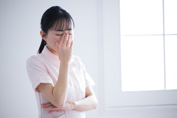 転職で悩む看護師など、考える辛い大変なネガティブイメージ