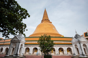 Fototapeta premium THAILAND NAKHON PATHOM CITY CHEDI
