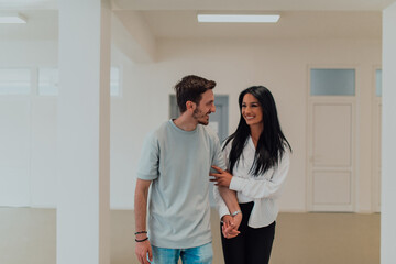 Obraz premium Love on Campus: Young Couple Walks Hand-in-Hand Through University Hallway