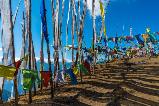 Chele La Pass, prayer flags