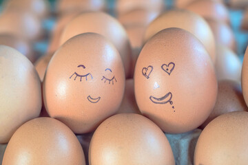 A chicken egg is drawn with lines expressing the feeling of falling in love.