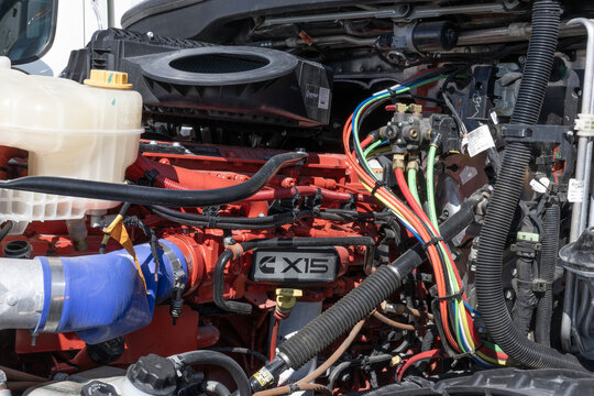 Cummins X15 Series diesel Big Rig truck engine. Cummins offers the X15 engine in Performance and Efficiency Series.