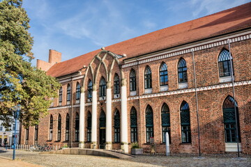 parchim, deutschland - altes rathaus im gotischen backsteinstil - 764868756