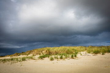 Strand auf ostfriesischer Insel Langeoog, Niedersachsen, Deutschland, mit Sand und Düne bei...
