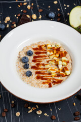 Oatmeal with berries and nuts