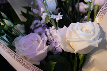 białe kwiaty, białe róże, bukiet, ostatnie pożegnanie, pogrzeb, wiązanka kwiatów, rose,...