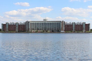 Obraz premium Helgoland House: Landmark on the Ems-Jade Canal with Views of the North Sea