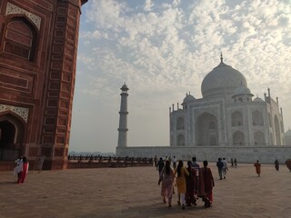 Marche vers le Taj Mahal ou dans les environs, observation et contemplation de la splendeur du...