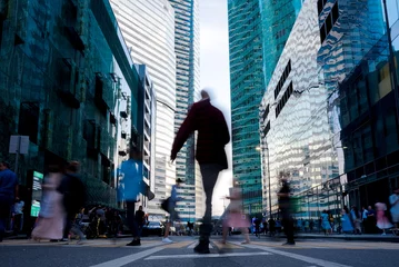 Schilderijen op glas Downtown street, people walking, motion blur © Yury Kirillov