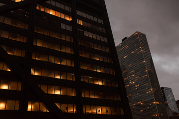 Fototapeta premium Towering Skyscraper Covered in Windows