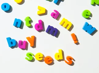 Fototapeten Fridge magnet letters spell " buy seeds " © Richard