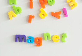 Fridge magnets spell magnet.