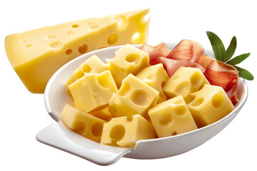 prato com porção de queijo suíço acompanhada de fatias de presunto cozido isolado em fundo...