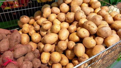 Light potatoes in the grocery basket. There are a lot of potatoes in the store.