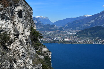 Blick zum Gardasee und nach Riva del Garda und Arco im Trentino