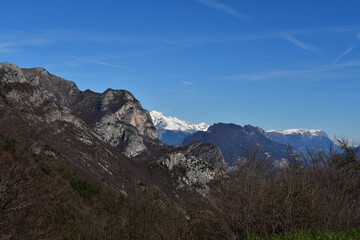 Fototapeta na wymiar Schöne Landschaft mit Bergen bei Pregasina oberhalb des Gardasee