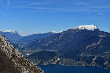 Blick über den Gardasee nach Torbole und nach Arco im Trentino
