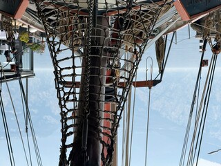 Ein Segelschiff am Gardasee in Malcesine