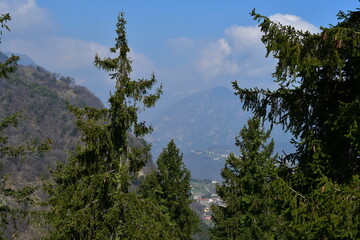 Schöne Landschaft mit Bergen bei Tignale oberhalb des Gardasee