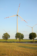 Renewable energy windmills on the field
wiatraki na tle polskiego pola  - obrazy, fototapety, plakaty