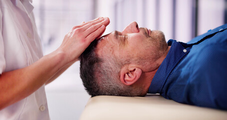 Obraz na płótnie Canvas Reiki Therapy Alternative Healing Massage
