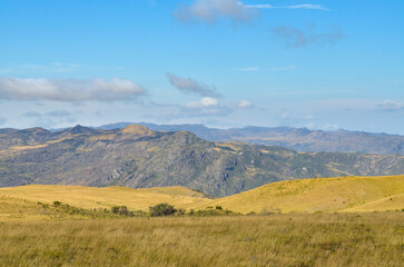 Fototapeta premium Sunlight at dusk in the mountains of the Serra do Cipó region in Minas Gerais, Brazil