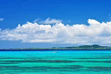 Fototapeta na wymiar 沖縄県黒島　黒島北側の青い海