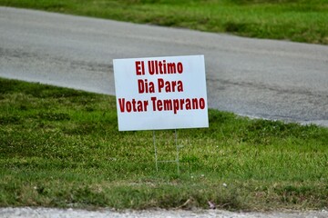 Spanish language voting lawn sign near highway 