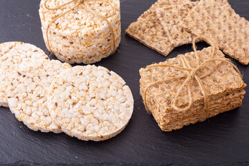 Crispbread and rice cakes