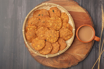 Thattai or Nippattu or Chekkalu is a south Indian deep fried snack made with rice flour and daily common tea time snack.  Thattai is a south Indian fried snack, Spicy and Crispy with karak chai