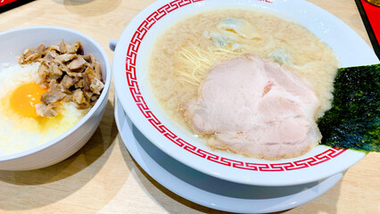 幸ちゃんラーメンの背脂豚骨ラーメン