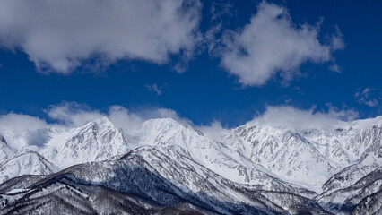 冬の白馬村　冠雪した北アルプス　