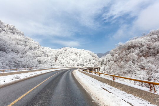 Shaanxi Qinling Snow Highway