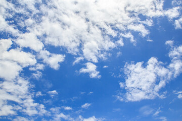 Obraz premium White cloud and blue sky background