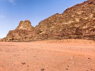 Fototapeta na wymiar Magnificant shot of a hot sunny desert landscape and blue cloudy sky