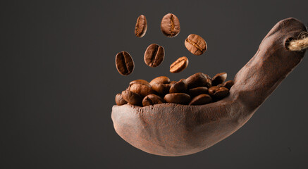 Ceramic spoonful of coffee beans - obrazy, fototapety, plakaty