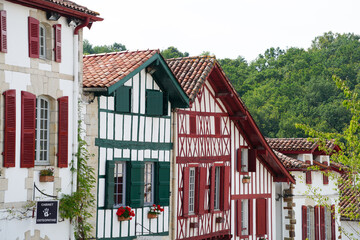 Les maisons à colombages du village de La Bastide Clairence, l'un des plus beaux villages de France
