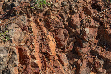 Weathering tholeiitic basalt.   onion skin weathering, concentric weathering, spherical weathering, or woolsack weathering. Ka'iwa Ridge (Lanikai Pillbox) Trail Oahu Hawaii Geology
