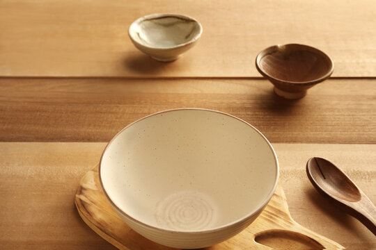 Empty dishes and dishes