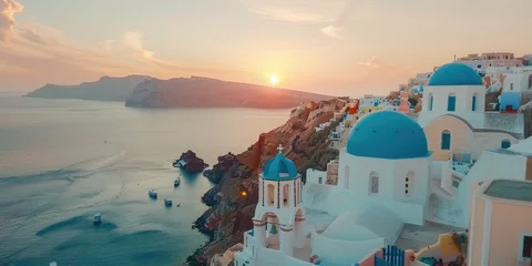 Türaufkleber Beautiful sunset view of Santorini, Greece with white buildings and blue domes overlooking the sea © Kien