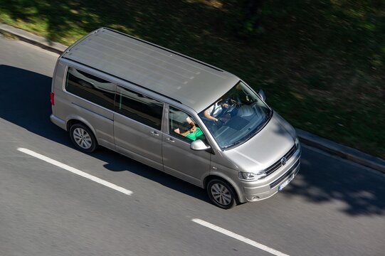 Volkswagen Transporter T5 TDI Caravelle with motion blur effect