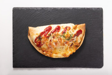 ソーセージとポテトのトルティーヤ　チーズ焼き