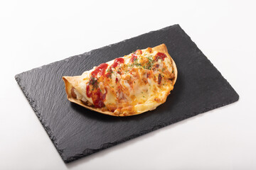 ソーセージとポテトのトルティーヤ　チーズ焼き