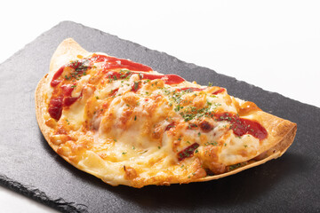 ソーセージとポテトのトルティーヤ　チーズ焼き