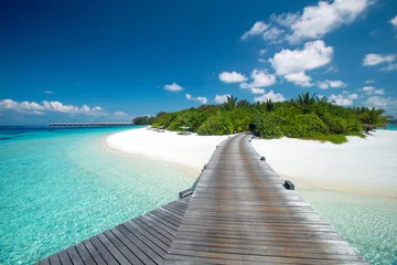 Keuken spatwand met foto Wooden jetty leading to a tropical island with white sandy beach © Sakis  Papadopoulos 