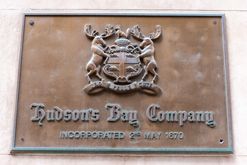Fototapeta premium Hudson's Bay Company plaque in Toronto, Canada